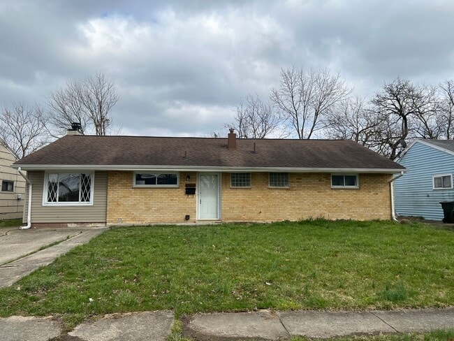 Building Photo - Spacious 4 bedroom
