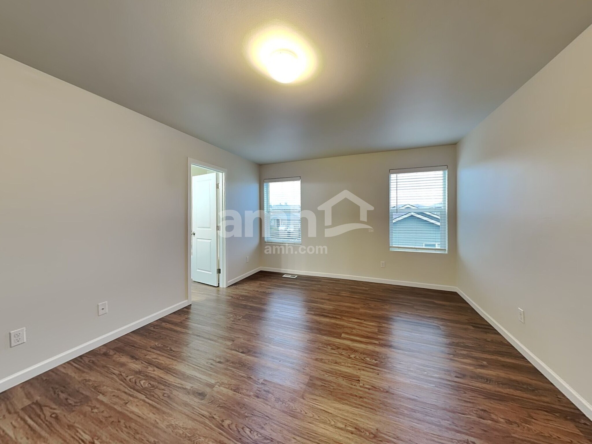 Building Photo - 18946 Lipoma Ave E