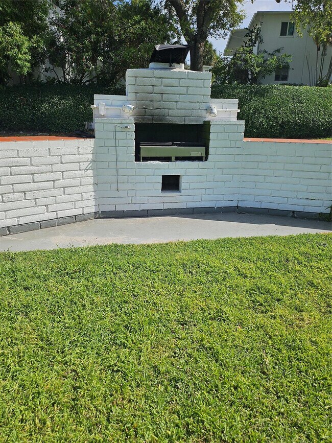 Building Photo - 1045 Th St