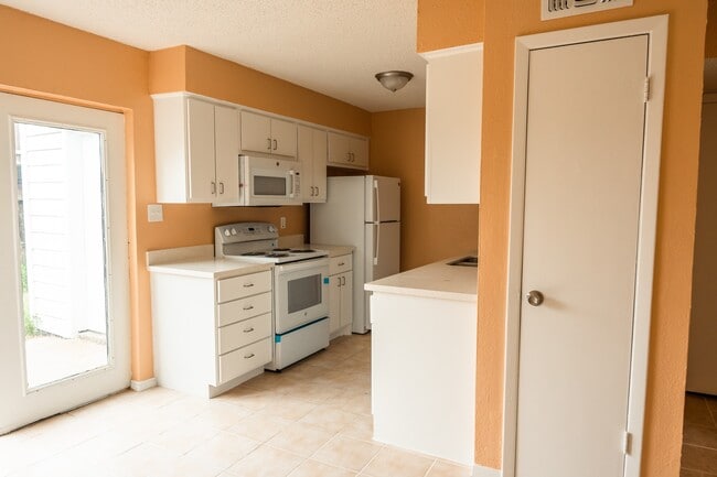 Building Photo - 1506 Eagle Lake Rd