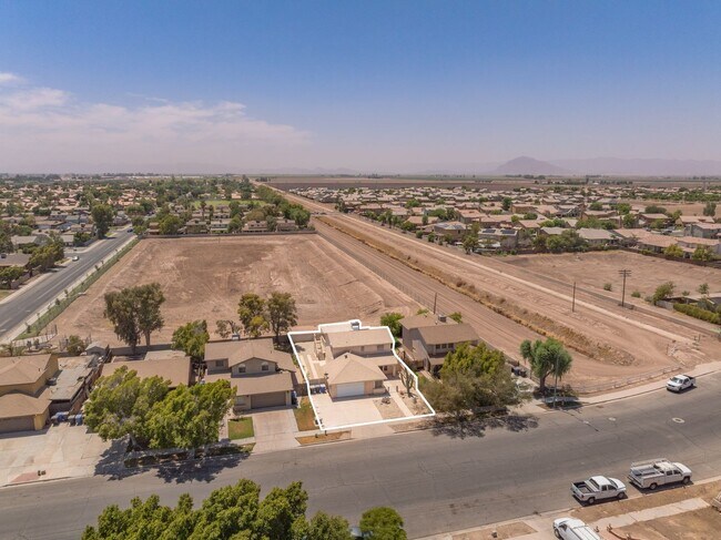 Building Photo - For RENT at Sandalwood Park North