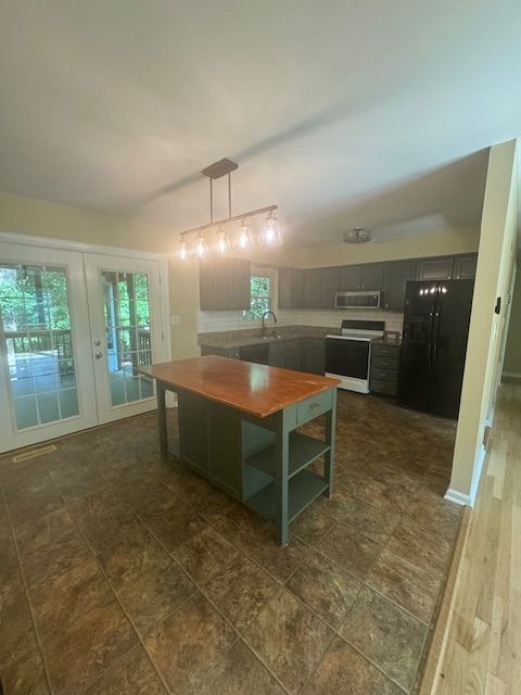 Building Photo - 704 Candle Ridge Ct