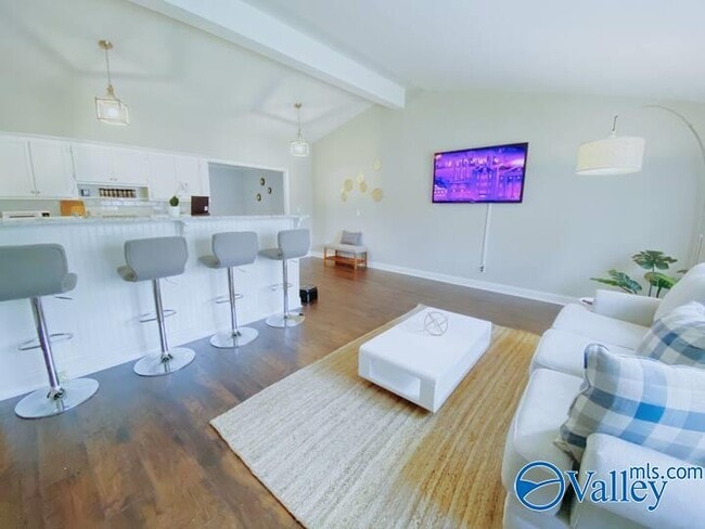 Building Photo - 12005 Greenleaf Dr SE