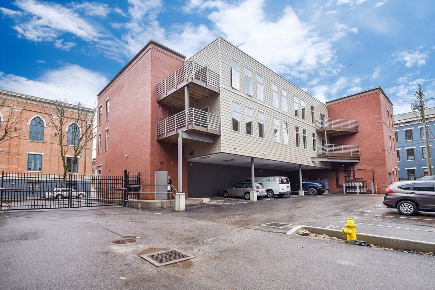 Building Photo - 118 W 15th St