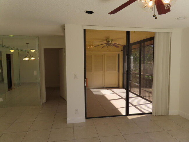 Building Photo - 2602 Carambola Cir S