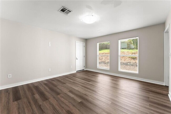 Building Photo - 2050 Shaffer Rd