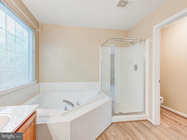 Building Photo - 817 Santmyer Dr SE