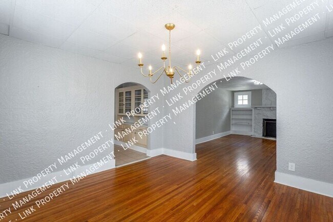Building Photo - MOVE IN SPECIAL $1000 OFF 1ST MONTH'S RENT...