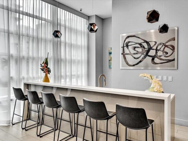 Building Photo - 665 NE 25th St