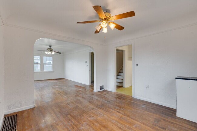 Building Photo - 1137 SE Uglow Ave