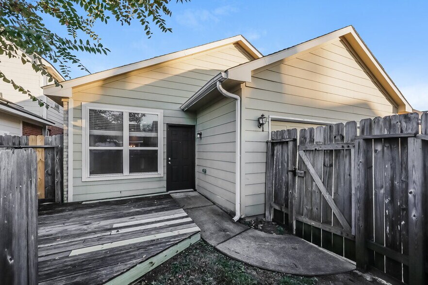 Building Photo - 17243 Lafayette Hollow Ln