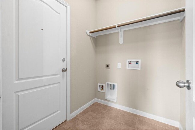 Building Photo - 2827 Lockeridge Oaks Dr