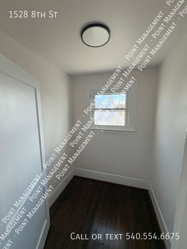 Building Photo - 1528 8th St SE