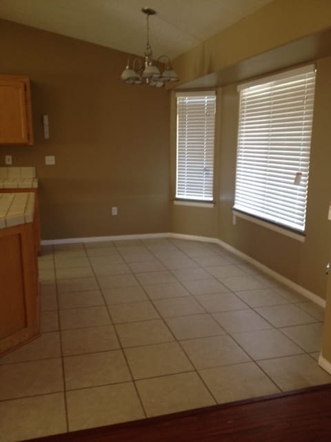 Building Photo - SOLAR!!! 3 BEDROOM NEWER HOME SOUTH OF BEA...