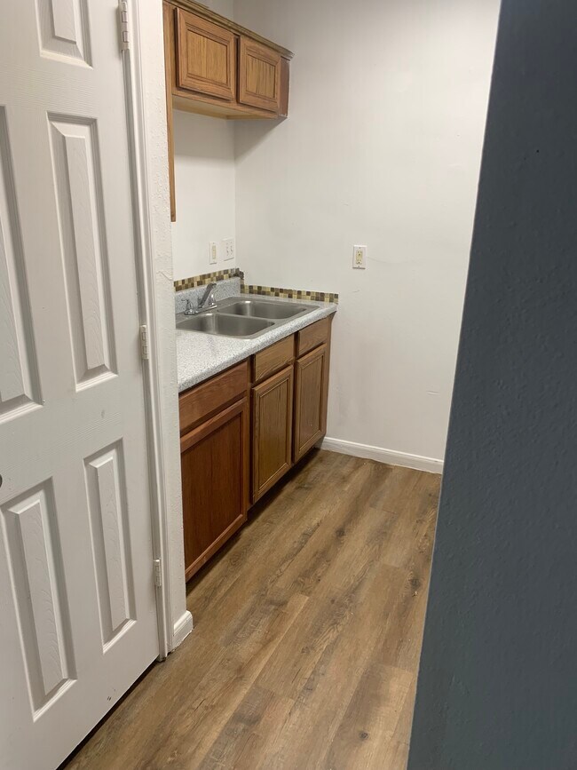 Building Photo - 6631 Ledbetter St