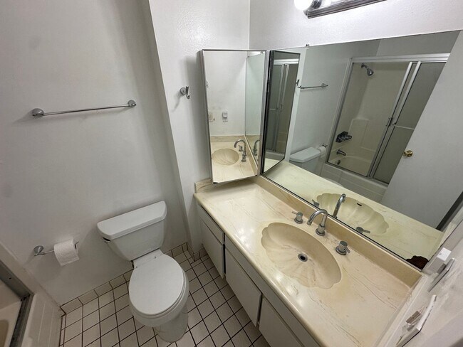 Building Photo - Top-Floor Corner Unit | 3BR in Cross Creek Village, Playa del Rey