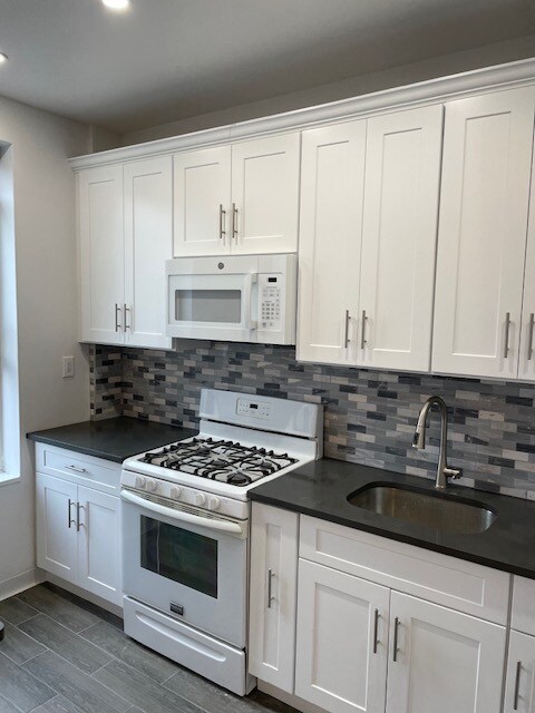 Building Photo - 456 72nd St