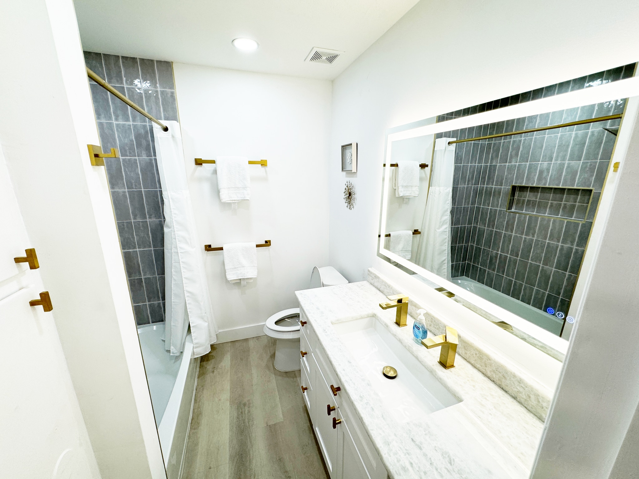 Building Photo - 111 N Cirus Ave