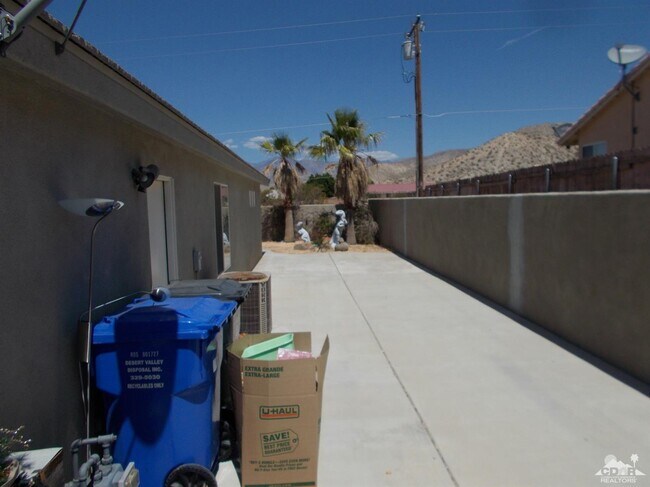 Building Photo - 9641 Vista Del Valle