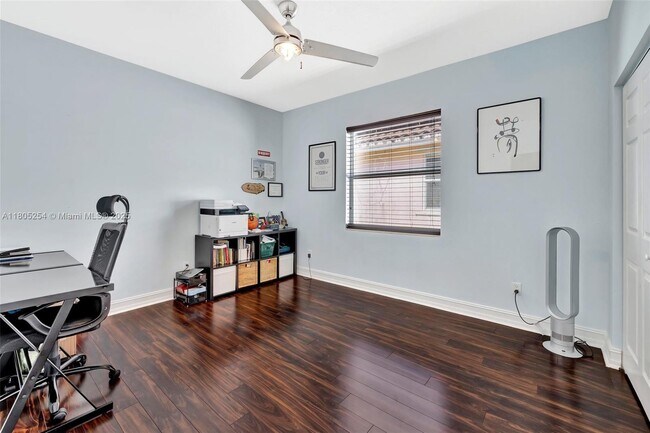 Building Photo - 853 SW 11th Ct