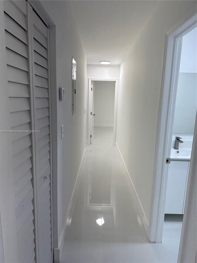 Building Photo - 6936 SW 22nd St