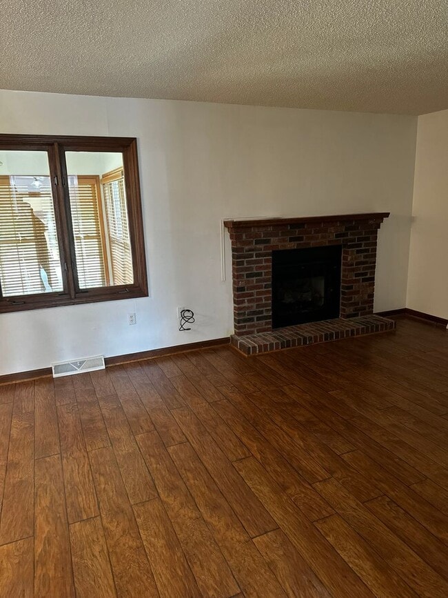 Building Photo - 1175 Pebble Dr