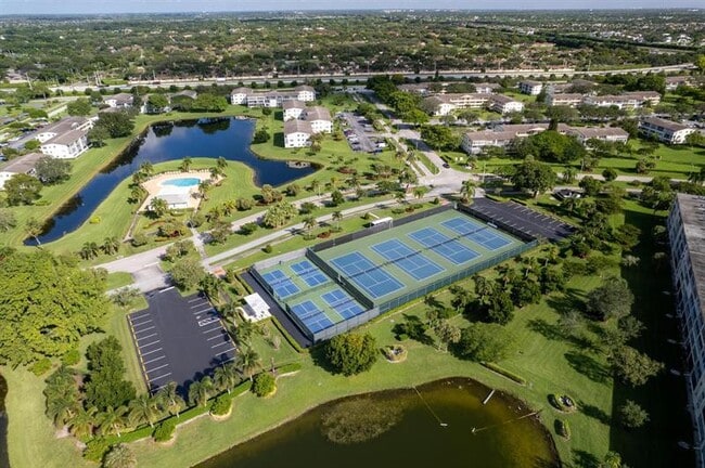 Building Photo - 1056 Exeter