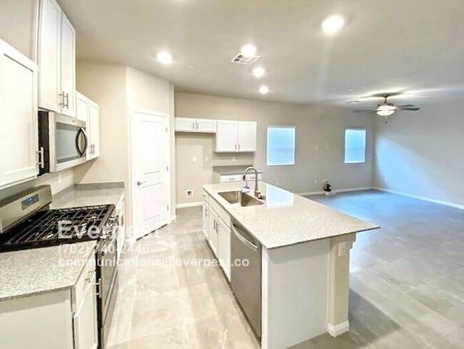 Building Photo - 1-Story Smart Home with Chef-Style Kitchen...