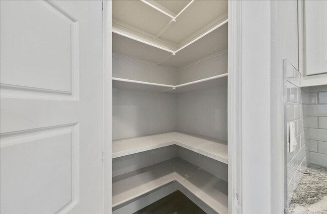 Building Photo - Eagle Townhome with Upscale Finishes!