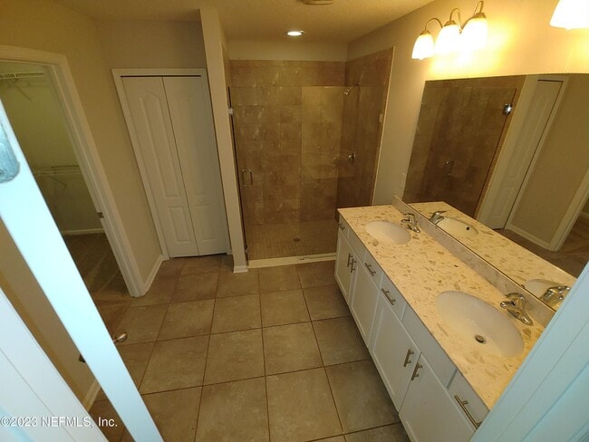 Building Photo - 208 Midway Park Dr