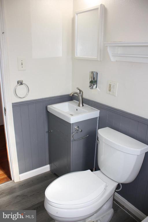 Building Photo - 423 Happy Creek Rd