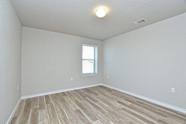 Building Photo - 11732 Saddle Rock Dr