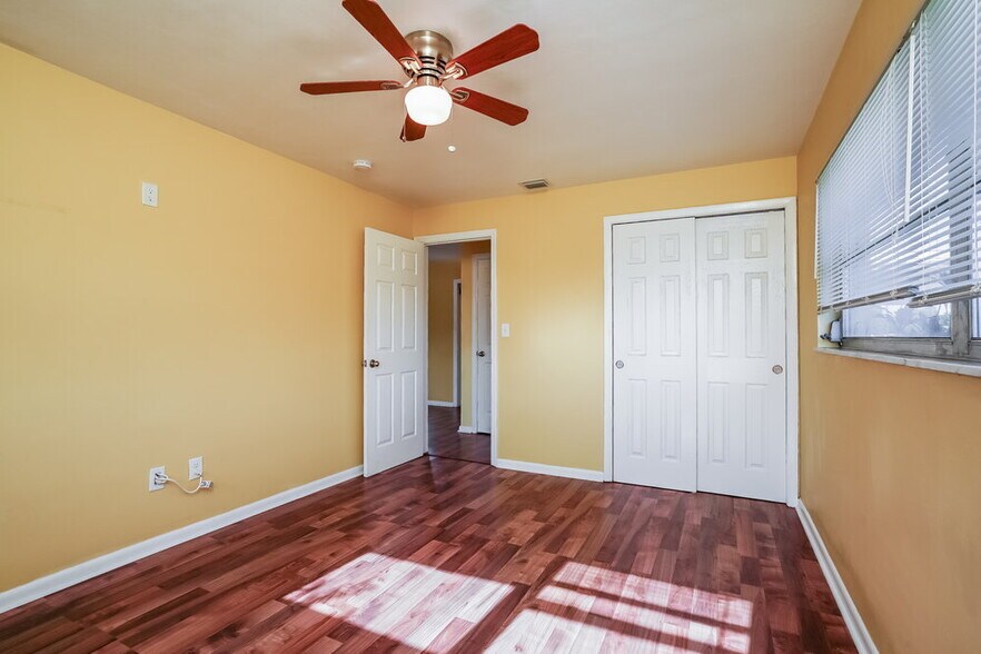 Building Photo - 502 Leeland Heights Blvd E