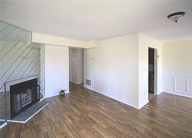 Building Photo - 2507 Whispering Hills Dr