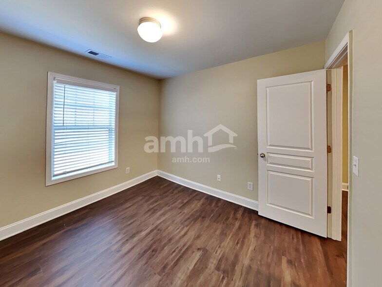Building Photo - 414 Arrowhead Trl