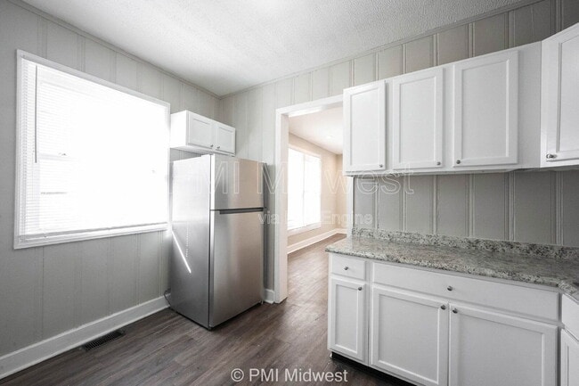 Building Photo - 101 N State Ave