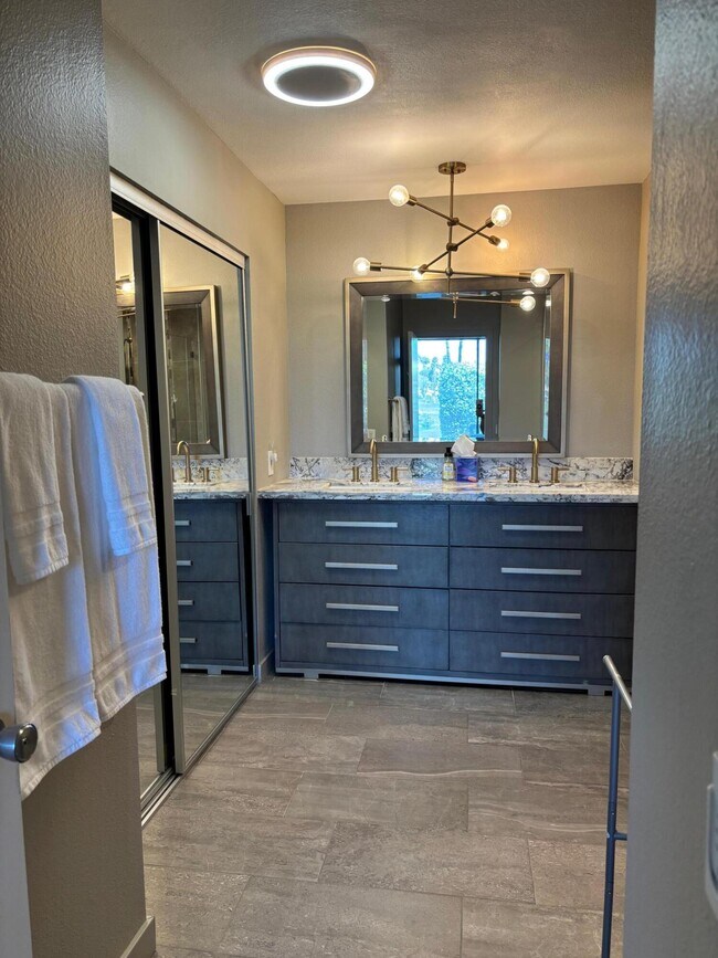 Building Photo - 76835 Daffodil Dr