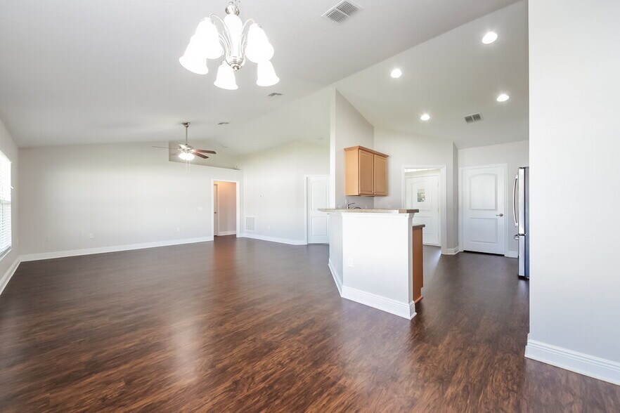 Building Photo - 3633 Doe Run Dr