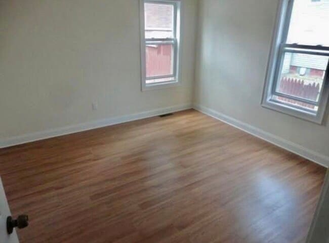 Building Photo - 25 John St