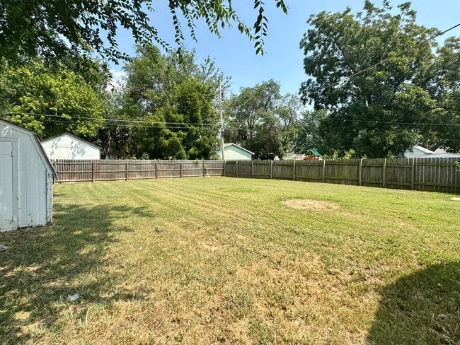 Building Photo - 2 Bedroom Home in Haysville, KS