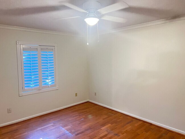 Building Photo - 2.5 Blocks to the Beach! Unfurnished 2 Bedroom, 2 Bath Condo on 1st Floor!