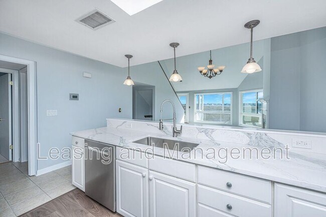 Building Photo - 242 Little Oak Island Dr