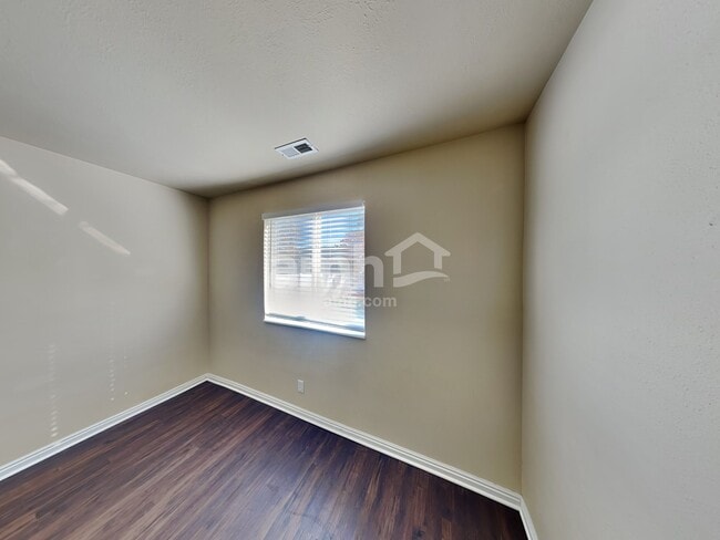Building Photo - 1526 N 250 W