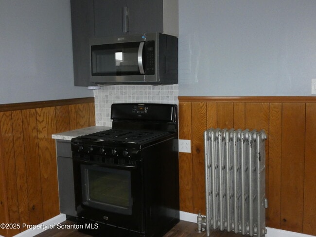 Building Photo - 620 Sanderson Ave