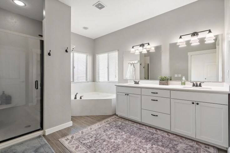 Building Photo - 18227 Southlake Cir