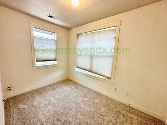 Building Photo - Secure and Beautiful 3-Bedroom 2.5-Bathroo...