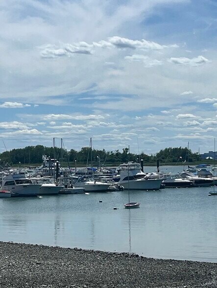 Building Photo - 573 Shirley St