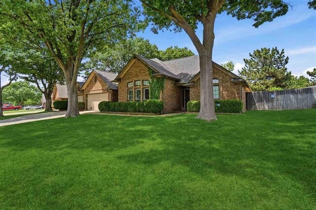 Building Photo - Beautiful 4 Bedroom Home with Pool – Available Now!