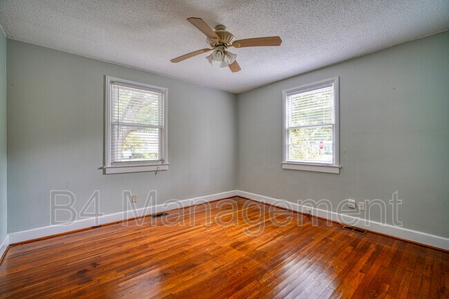Building Photo - 534 Lucerne Dr