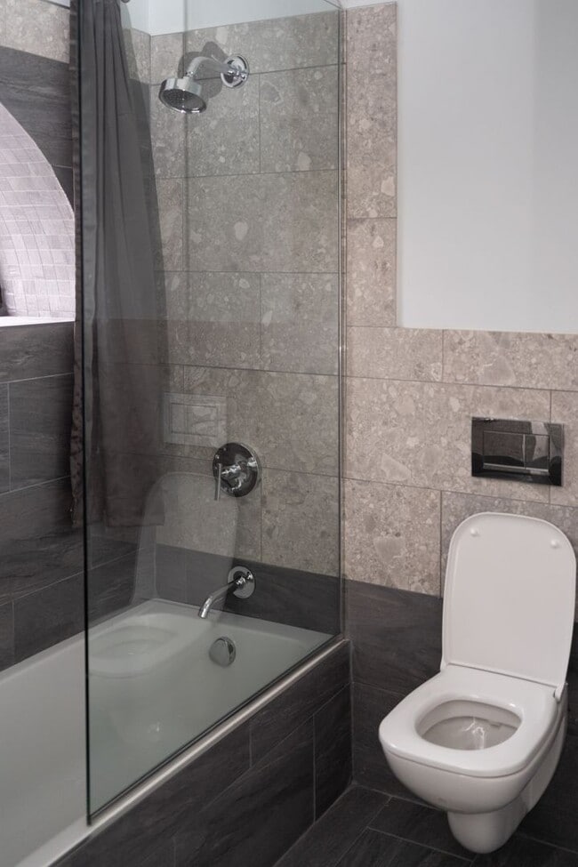 Building Photo - Luxury 4 bed + 2.5 bath apartments in East Rock